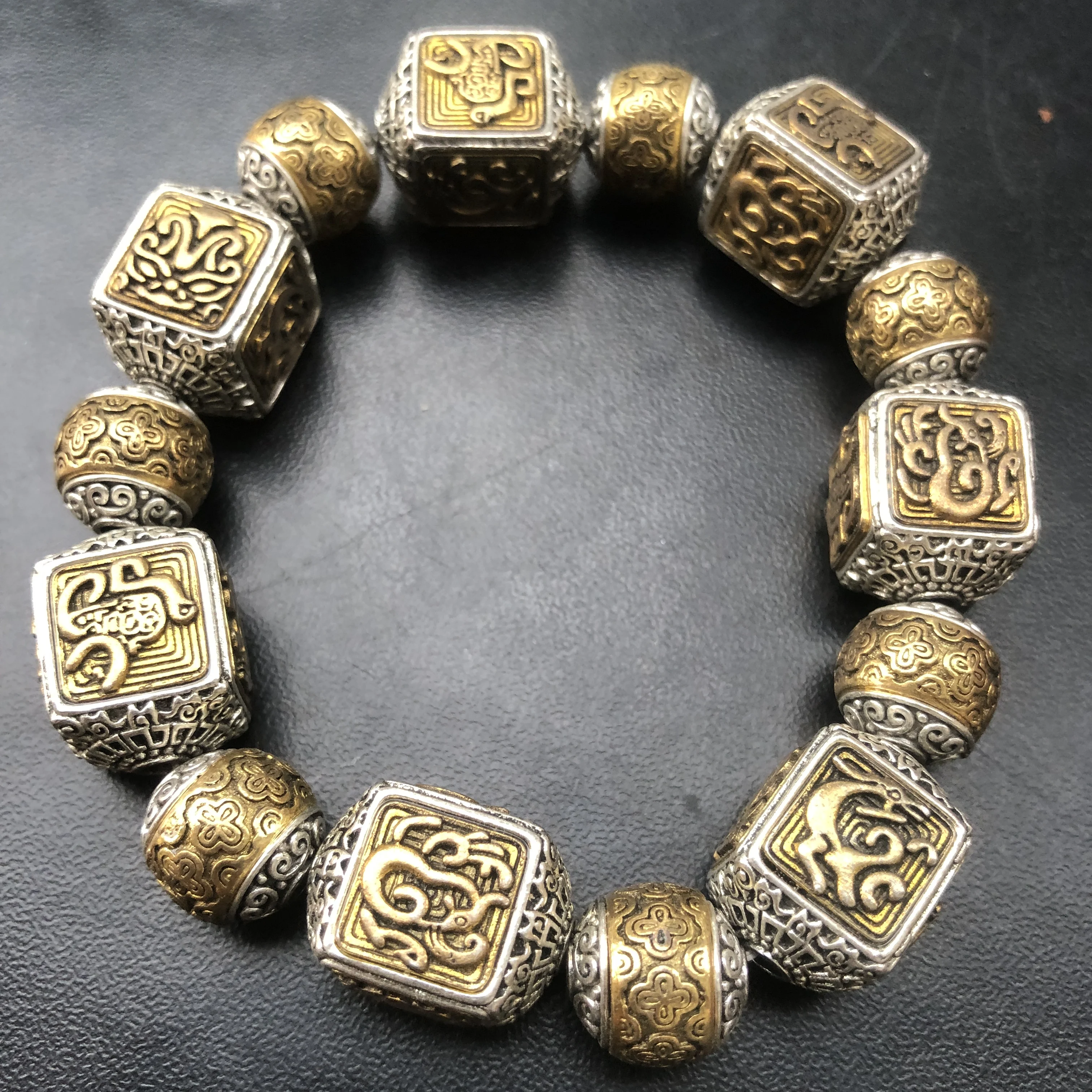 Retro Two-Tone Alloy Bracelet Hollow Carved Square Totem Beads Cloud Pattern Vintage Ethnic Men Fashion Jewelry Gift