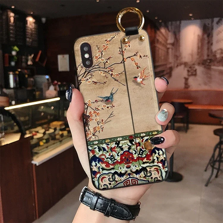 3D Relief Case For iPhone 16 15 14 13 12 11 Pro Max Mini XS XR 7 8 Plus Cover Hand Band Stand Holder Retro Embossed Shell Funda