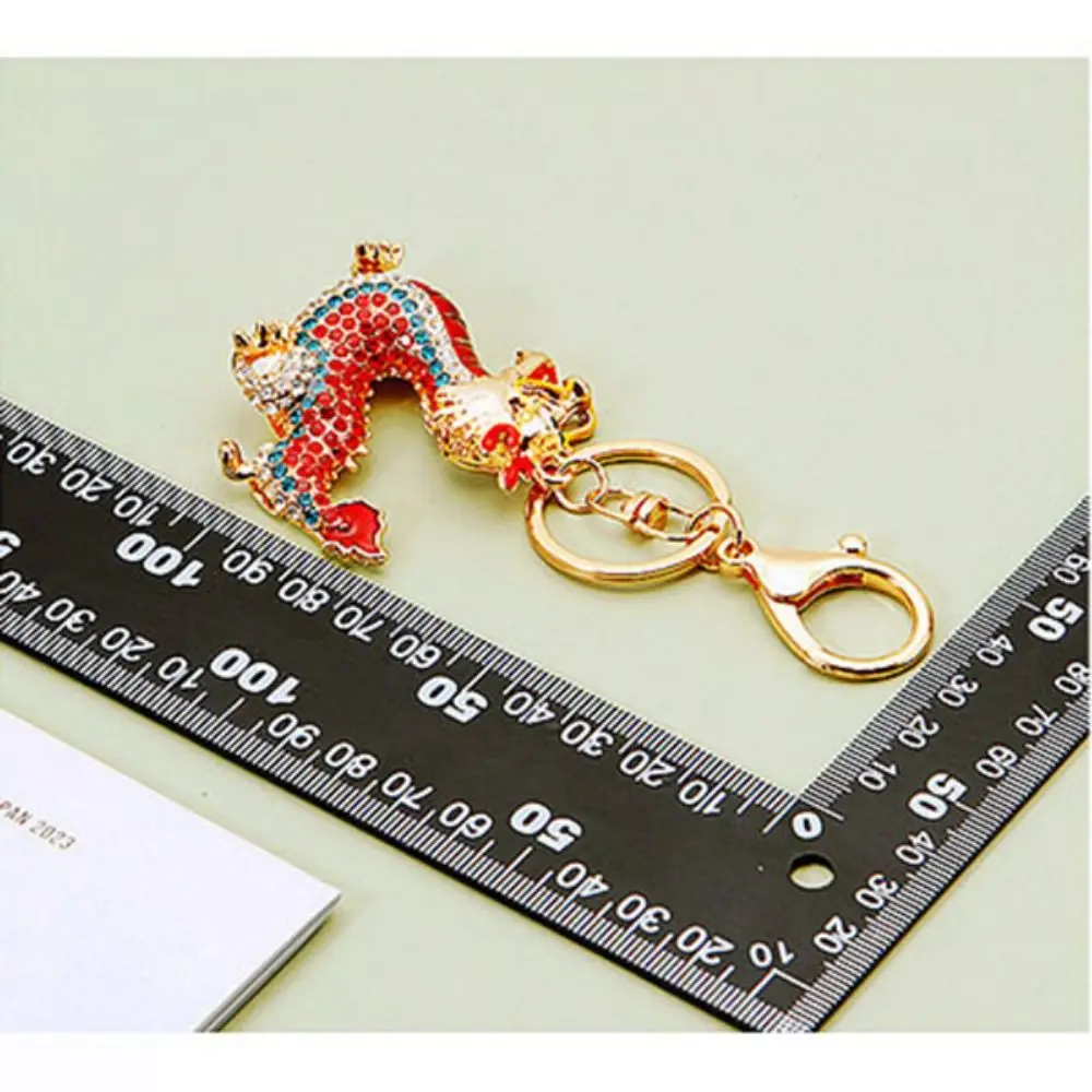 Strass de metal dragão chaveiro incrustação strass zodíaco chinês dragão incrustação sorte chinês chaveiro sorte dos desenhos animados