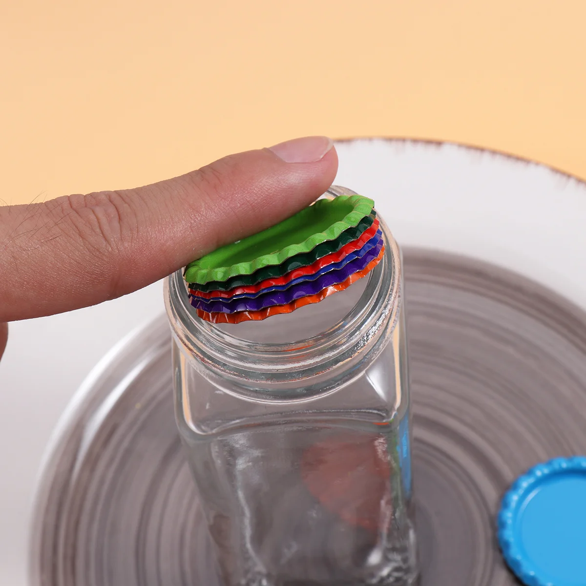 

200Pcs 34mm Beer Bottle Caps and Clear Circle Stickers DIY Kit for Jewelry Pendant Scrapbooking Resin Craft Decoration