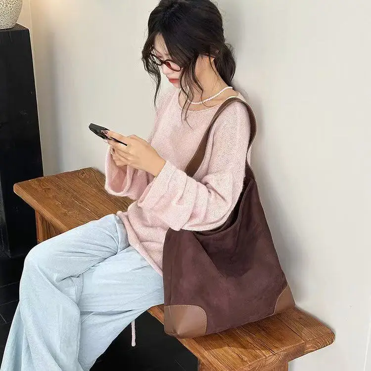 

Новинка 2025 года, винтажная сумка на плечо для женщин, большая вместительная сумка-тоут подмышками, повседневная пригородная сумка, универсальная сумка в стиле ретро в стиле бохо