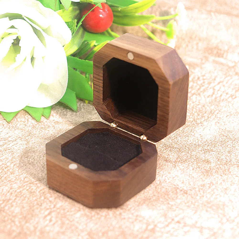 

Ретро американский черный орех твердая древесина ювелирные изделия B бык в китайском стиле портативная деревянная коробка для колец квадратная коробка для колец предложение женщина