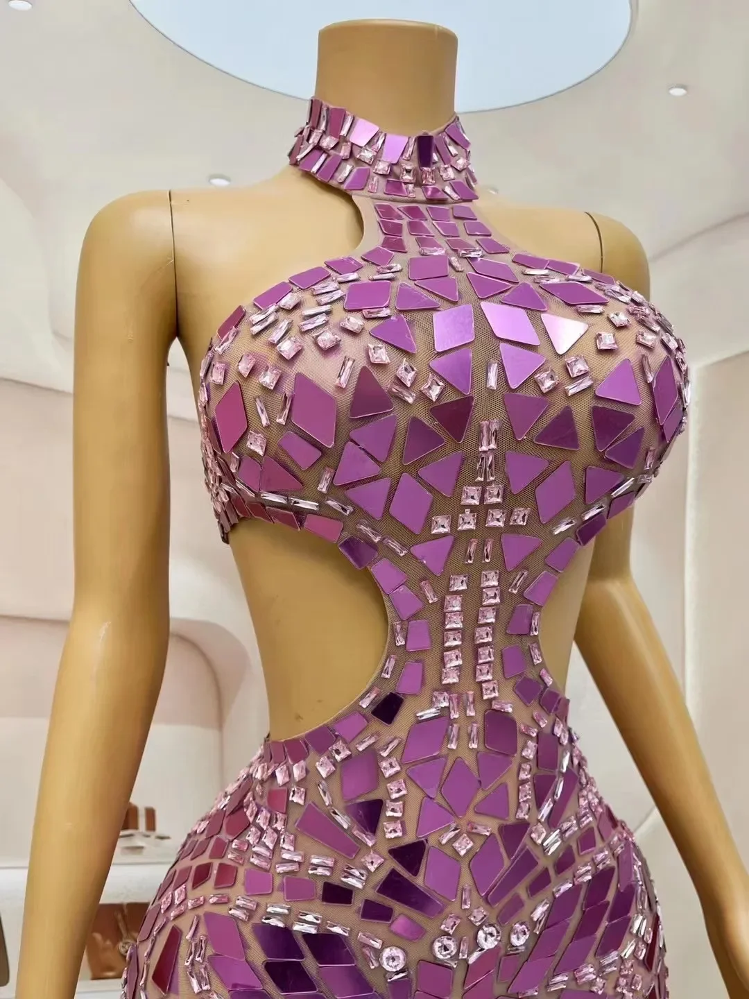 فستان نسائي لحفلات أعياد الميلاد للاحتفال بمرآة من أحجار الراين الوردية فستان رقص بدون أكمام للحفلات المسرحية لالتقاط الصور