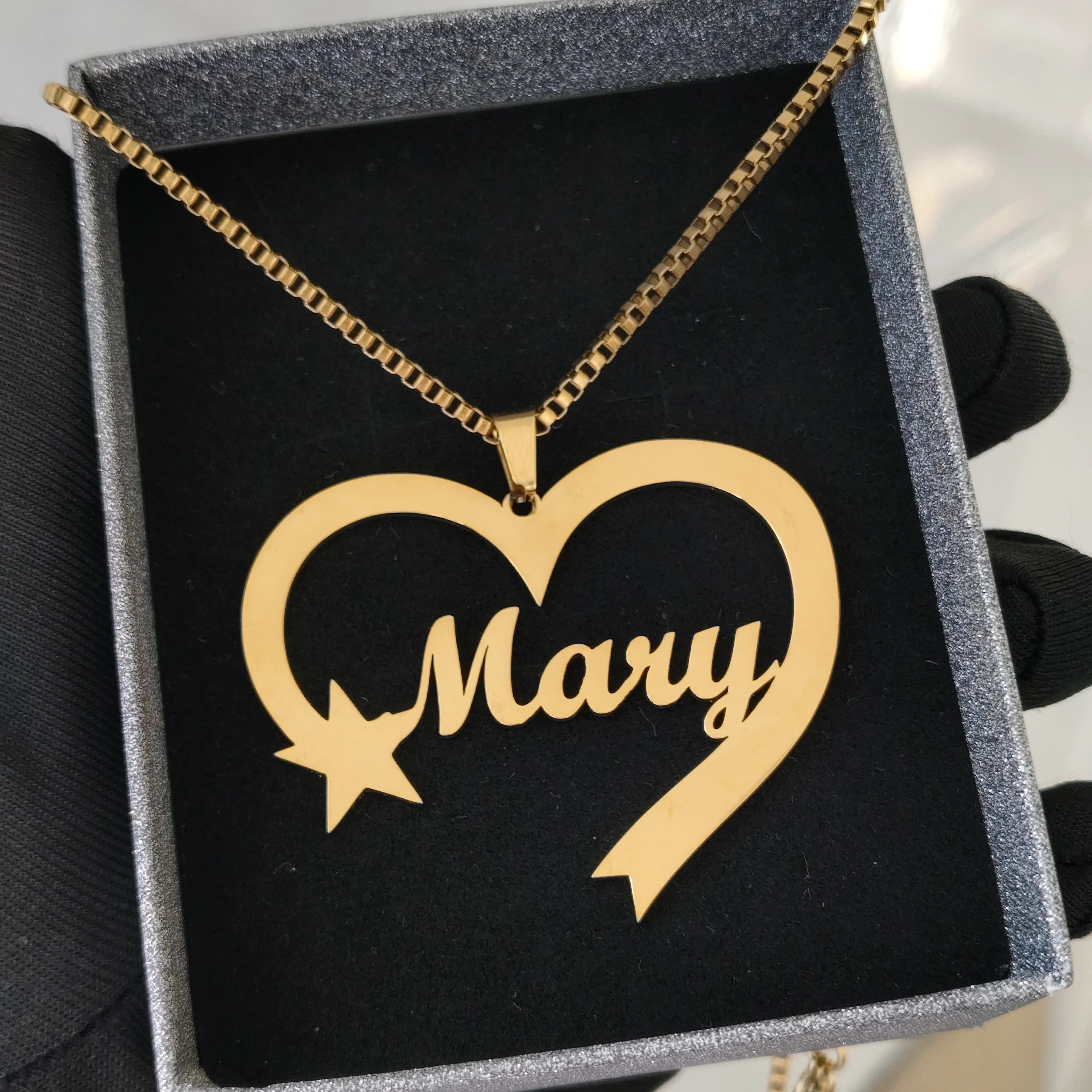 DCEE New Wholesale Customized Name Heart shaped Necklace Personalized Letter Heart shaped Star Necklace Valentine's Day Gift