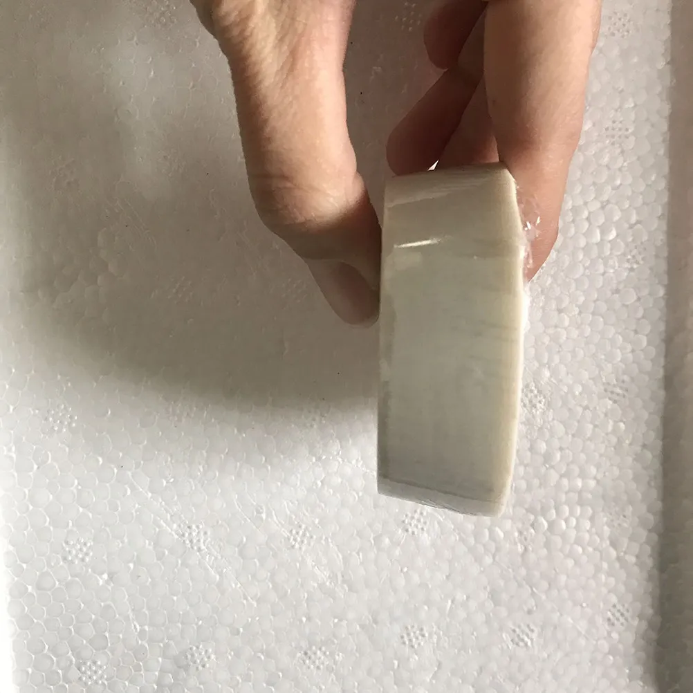 

Противоскользящий воск для серфбордов из натуральных материалов: создает плотные шипы при любых температурах, водонепроницаемый, для серфинга