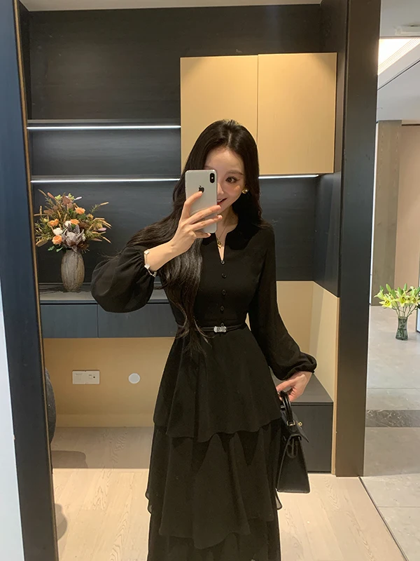 

Платье XINYI с V-образным вырезом из шифона с жемчугом, черное, с эффектом похудения, многоярусная юбка, повседневный стиль, женская мода, для города, с длинным рукавом