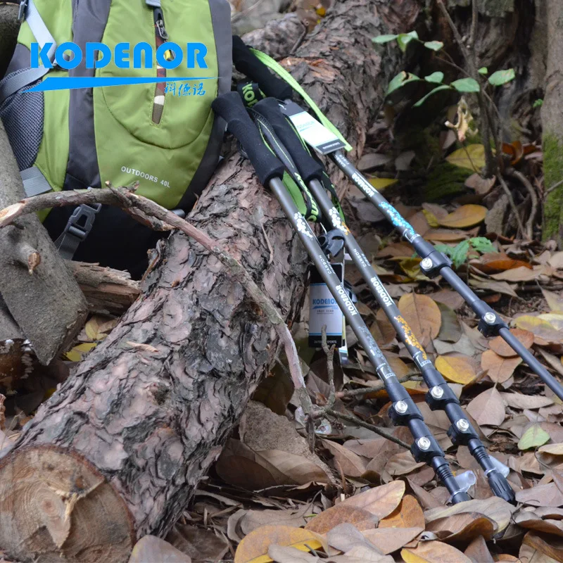 Outdoor Snow Leopard 3 Series Carbon Fiber Telescopic Three Section External Lock Folding Crutch Mountaineering Staff