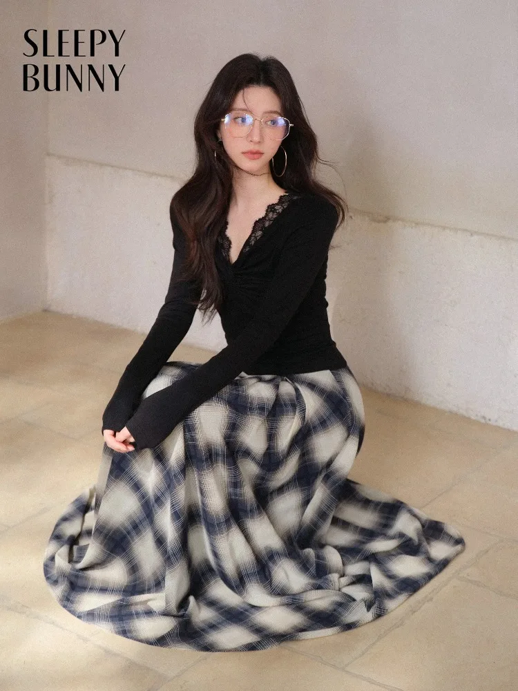 Women Spring Slim Fit Long Sleeve Top V Neck Lace Trim Ruched Shirt Lady Elegant Black Casual Tee Layering Daily Looks Outings