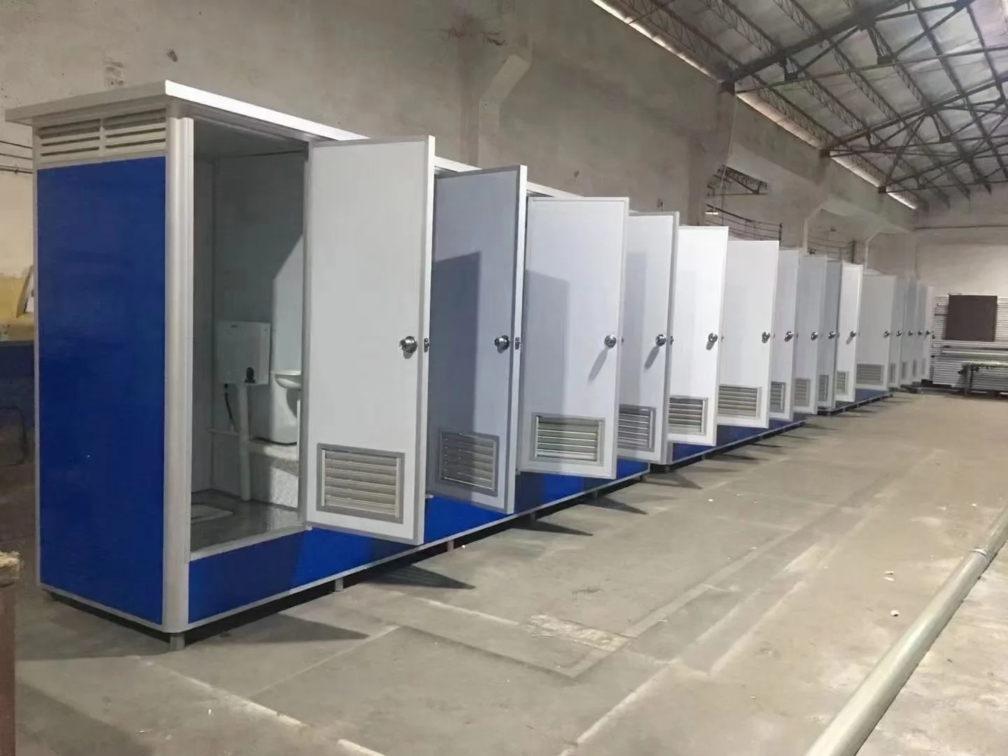 Wholesale Low Shipping Cost Portable Chemical Bathroom Outdoor Public WC Cabin Luxury Movable Toilets and Showers for Sale