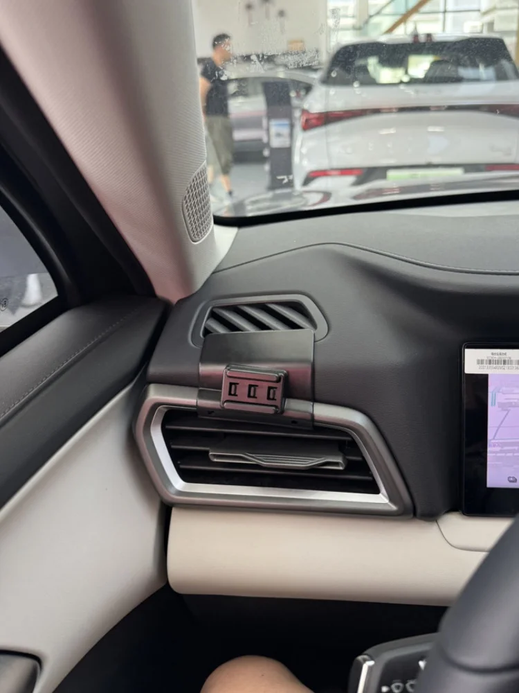 Car Phone Holder & Base for 2024‑2025 BYD Yuan UP, Stable Shock‑Proof, No Blockage To Air‑Vent Airflow After Installation