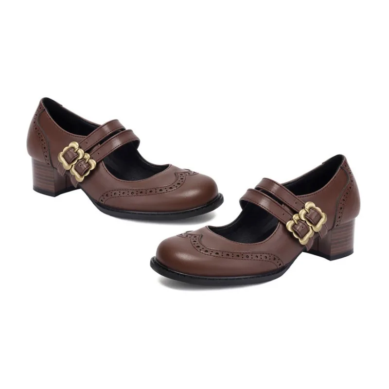 

Женская обувь для вечеринок. Женские туфли на высоком каблуке. Толстый каблук. Круглый носок. Модный тренд. Простые и стильные одинарные туфли.