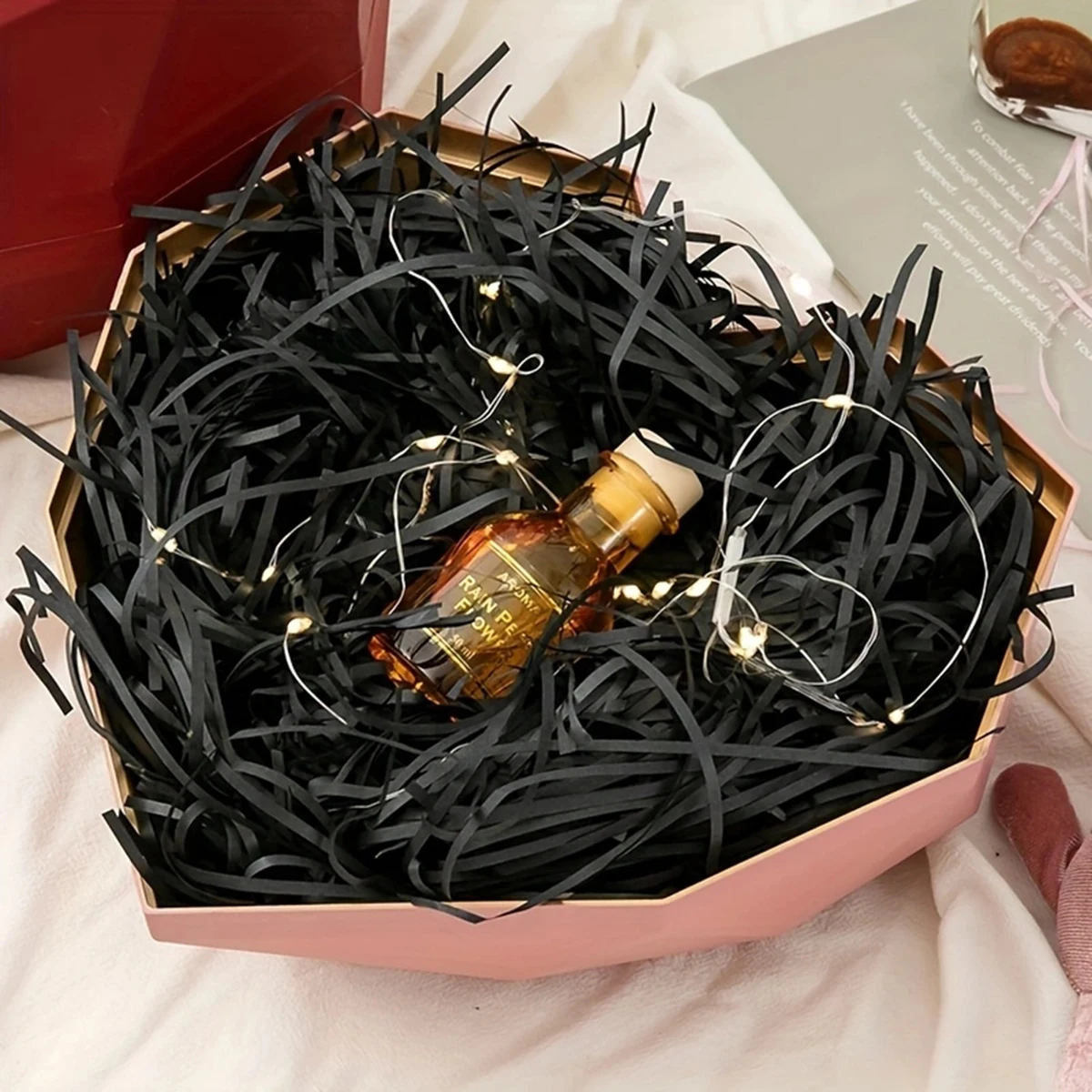 1pc-30g black gift box filled with Lafite grass (excluding box)