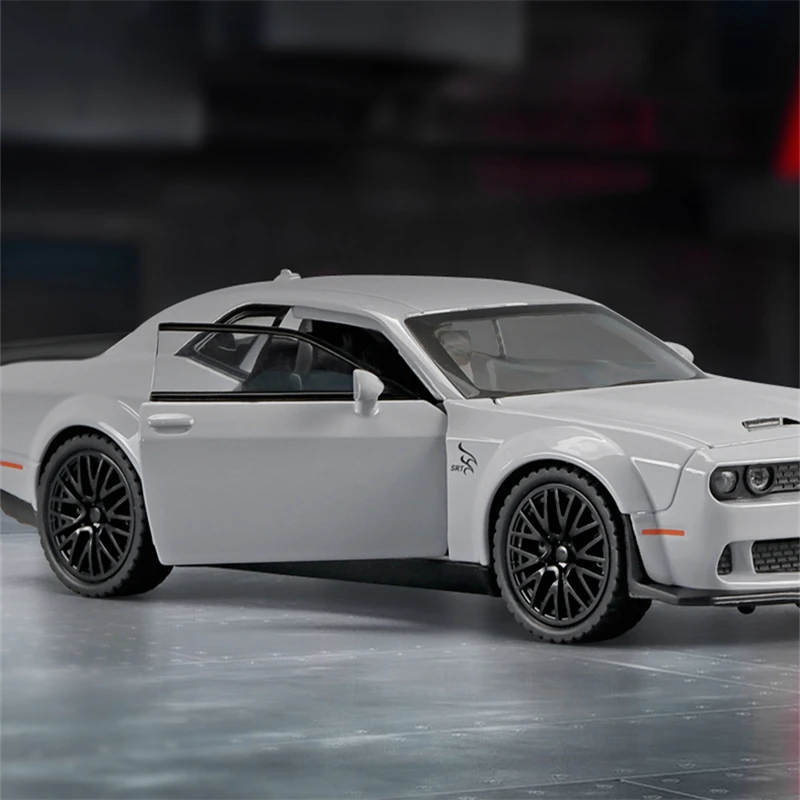 1:32 Dodge Challenger SRT Alloy Sports Car Model Simulation Diecast Metal Toy Muscle Car Model Sound and Light Children Toy Gift