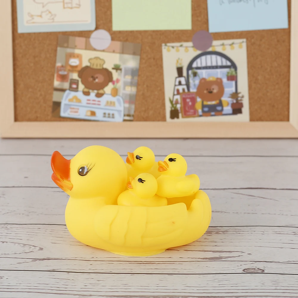 4個セット バスアヒル おもちゃ イエローアヒル ファミリーバスセット 浮かぶ鳴きアヒル ベビーシャワーおもちゃ キッズバスタブアヒルセット 幼児向け