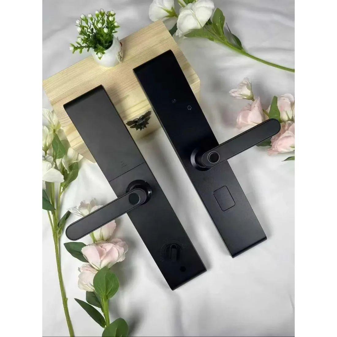 poignee-de-porte-intelligente-tuya-app-avec-empreinte-digitale-et-connexion-wi-fi-pour-portes-en-aluminium-bois-et-acier-pour-appartements-s001