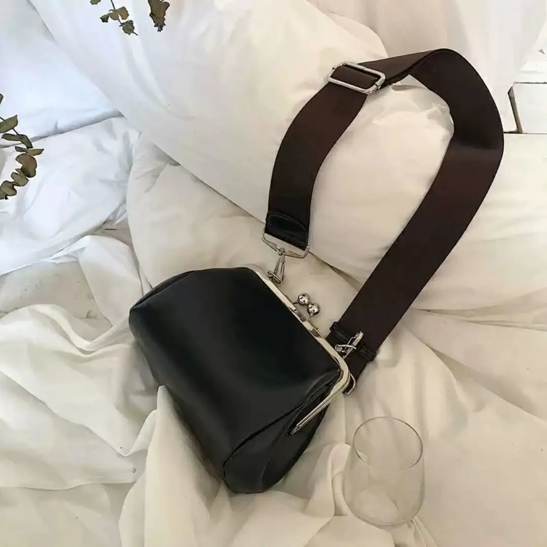 

Women PU Leather Crossbody Bag Wide Strap Style New Solid Color Retro Clip Bag Korean Niche Simple Black One Shoulder Bag