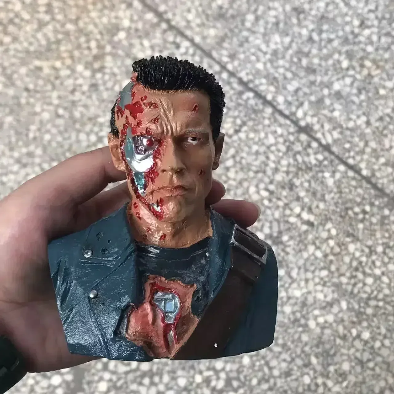 

Anime Terminator T800 Bust Arnold Schwarzenegger resin figure statue Battle Damage desktop model decoration Collection gift