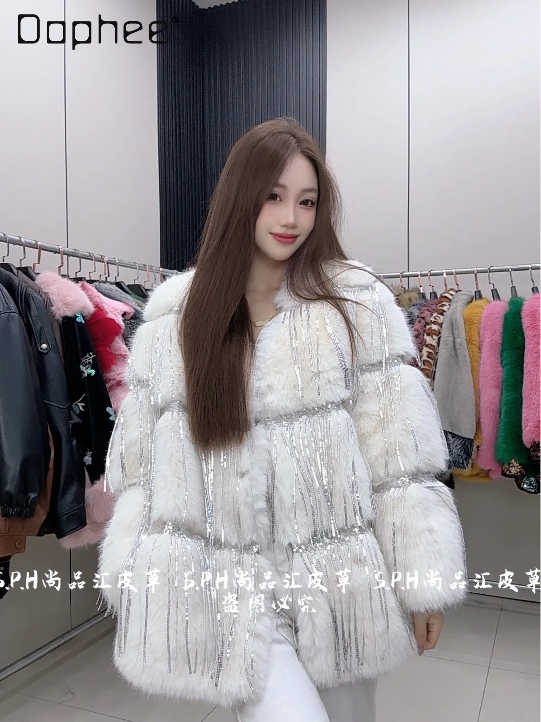 شتاء جديد الترتر شرابة المرقعة صديقة للبيئة الفراء النساء شتاء موضة جديدة قصيرة أفخم معاطف سميكة الدافئة فو الفراء معطف