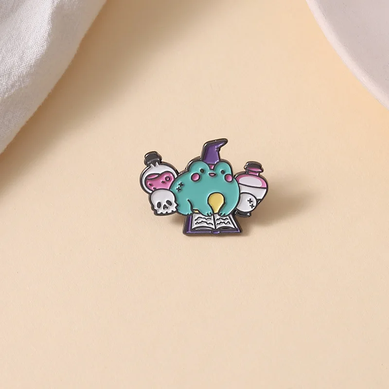 Witch Frog Enamel Pins Custom Wizard Froggy Brooches Lapel Badges Gothic Cool Animal Halloween Jewelry Gift for Kids Friends