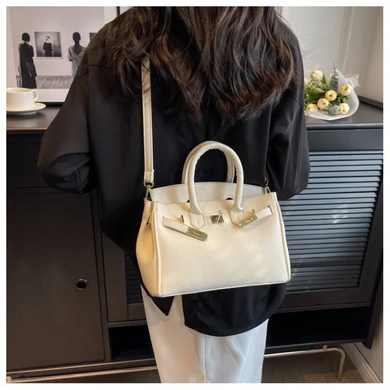 กระเป๋าใต้วงแขนที่มีเอกลักษณ์เฉพาะตัว สะพายไหล่ข้างเดียว ดีไซน์วินเทจ ทันสมัย หรูหรา อเนกประสงค์ ใช้ได้ทุกวัน ใช้งานได้จริง มีสไตล์ ไม่ตกยุค