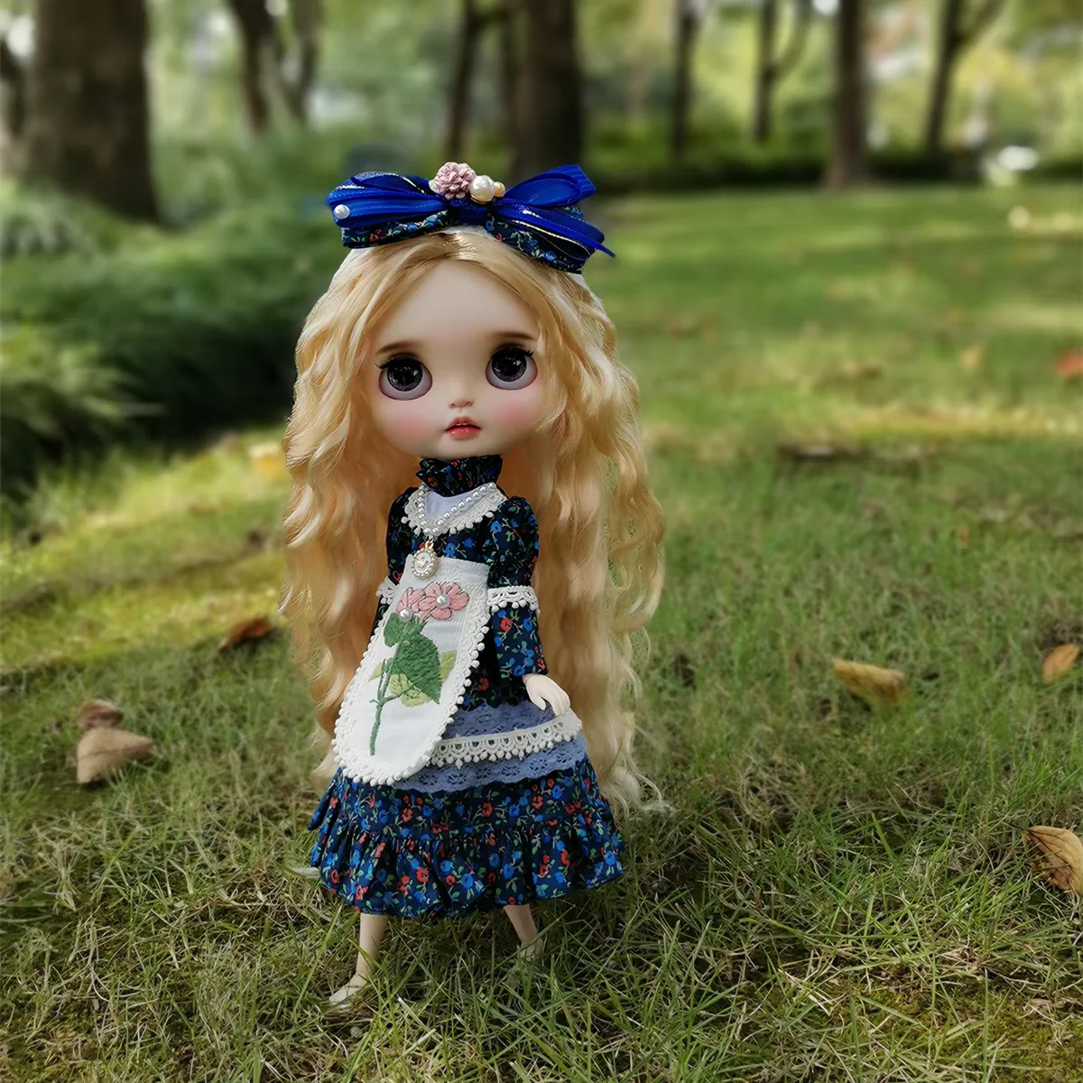 

Blythe doll clothes suitable for 1/6 size new blue floral dress+lace apron+bow headband 3-piece set for women's high-end style