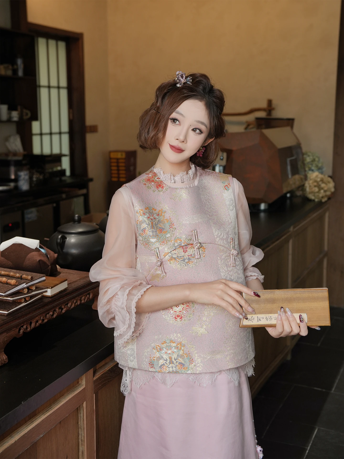 

Женский жилет Yolo с вышивкой в виде цветов из шелка, традиционный китайский стиль, весна-лето, модный аксессуар