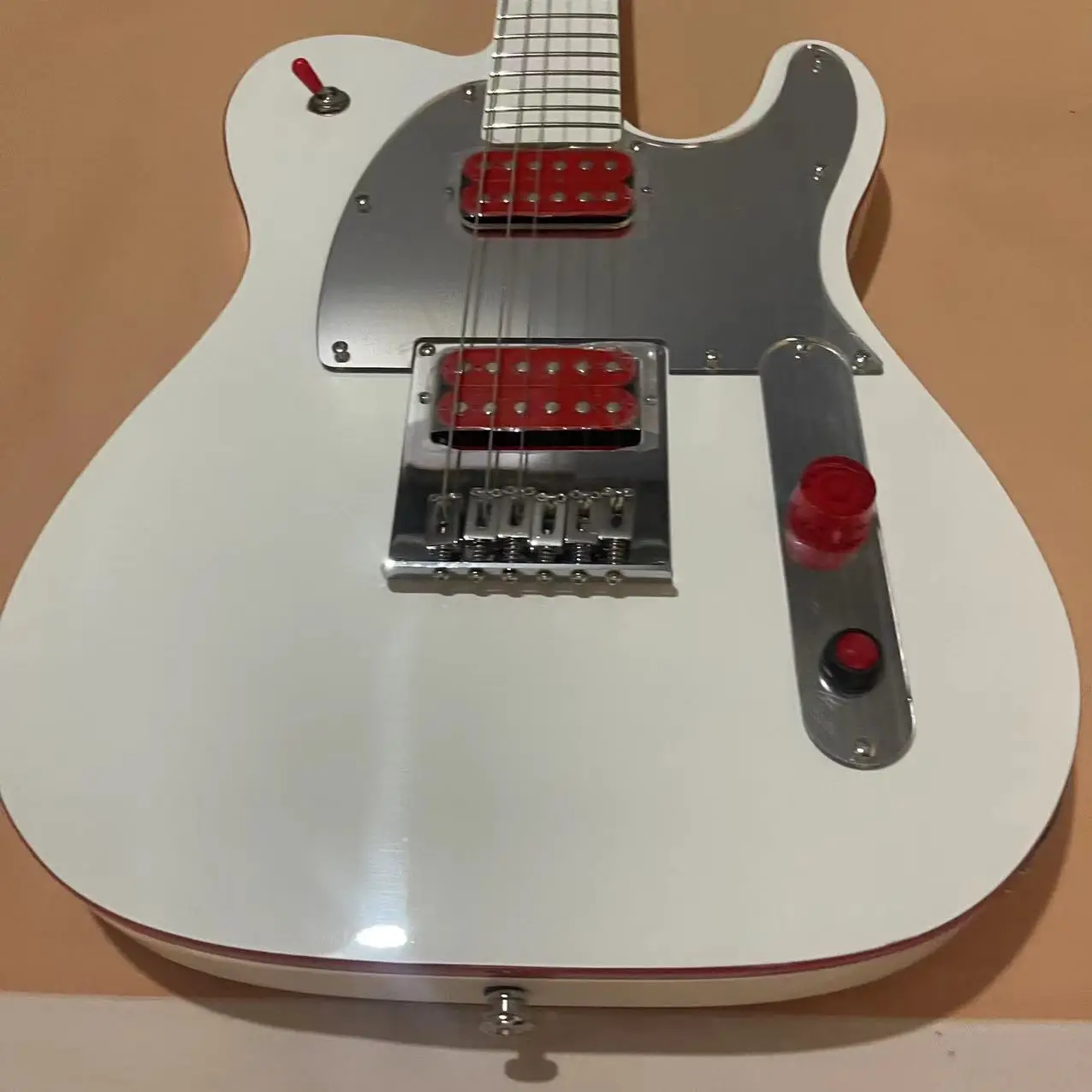 In stock, 6-chord TL electric guitar, white body, red cut-off switch, real shipping picture, order shipped immediately