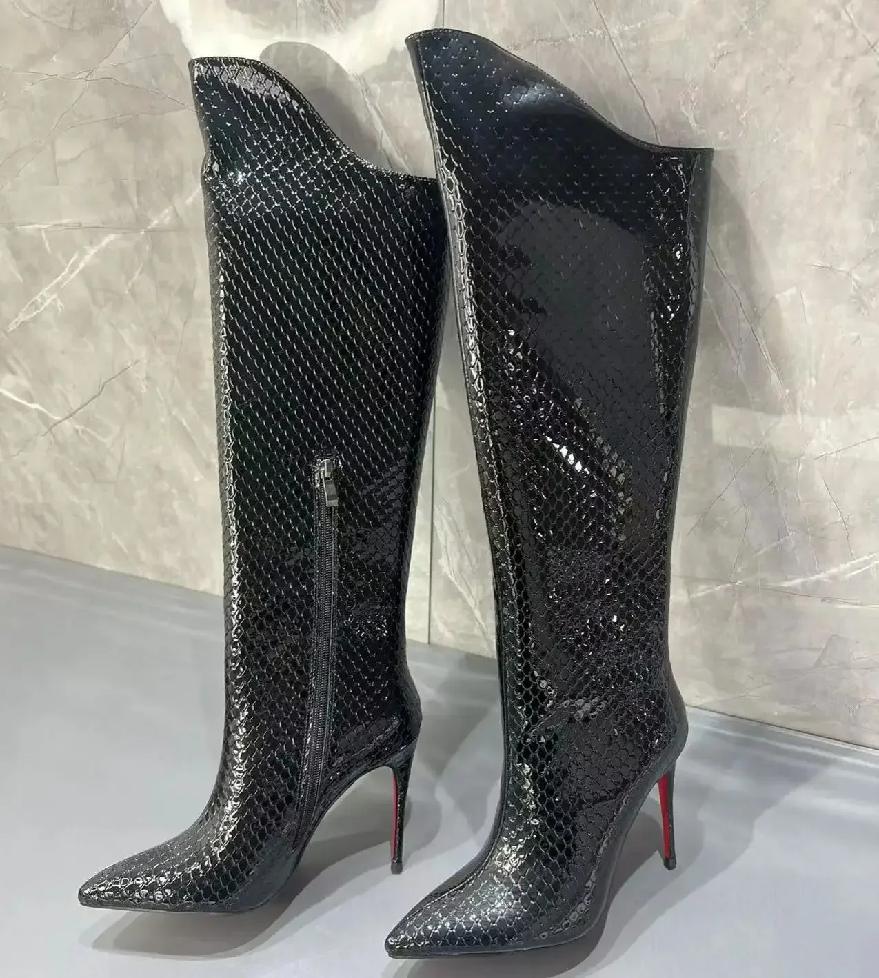 

Red Sole Black Patent Snake Shape Leather High-Top Botas Largas De Mujer Thin High Heels Mature Pointed Toe Long Boots For Women