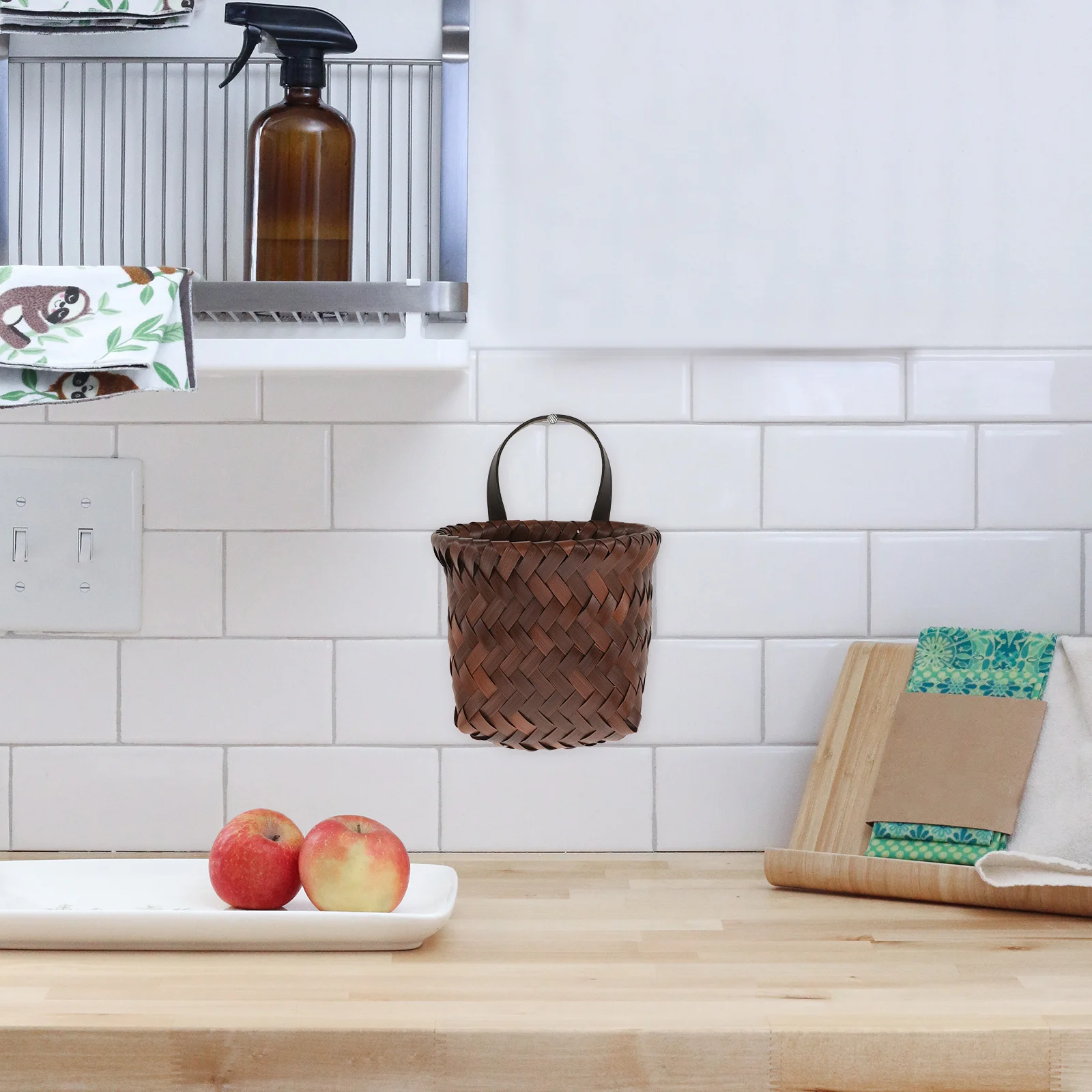 

Kitchen Woven Basket Hanging Organizer Wall Basket Storage Rustic Stable Material for Ginger Garlic Fruit Vegetable Storage