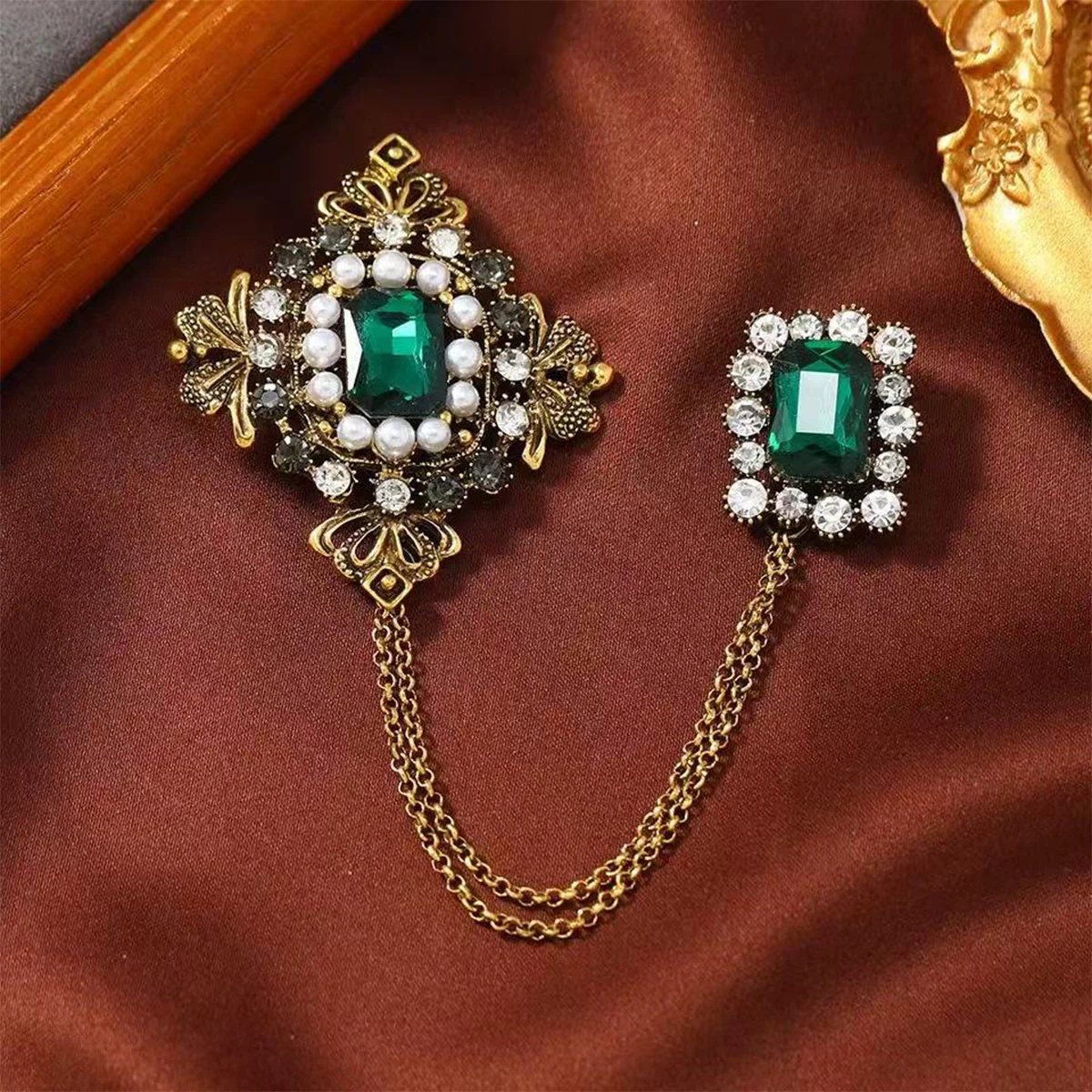 

Luxury Baroque Crystal Pendant Brooches for Women Unisex Vintage Palace Pins 2-color Available Casual Party Accessories Gifts