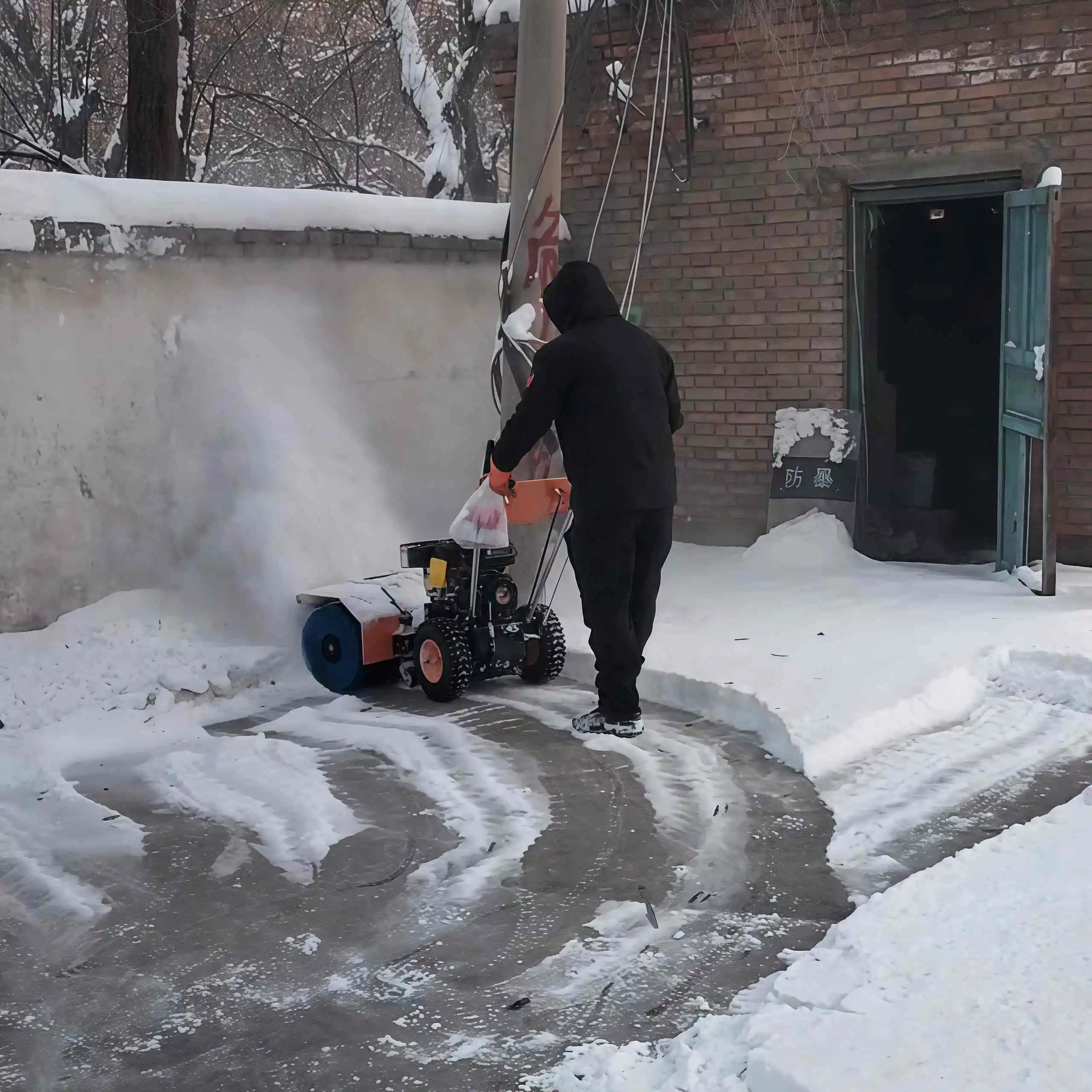 

Снегоуборщик для автомобилей, новый снегоуборщик, овальный, инновационный продукт 2024, снегоуборщик, овальный снегоуборщик, трактор