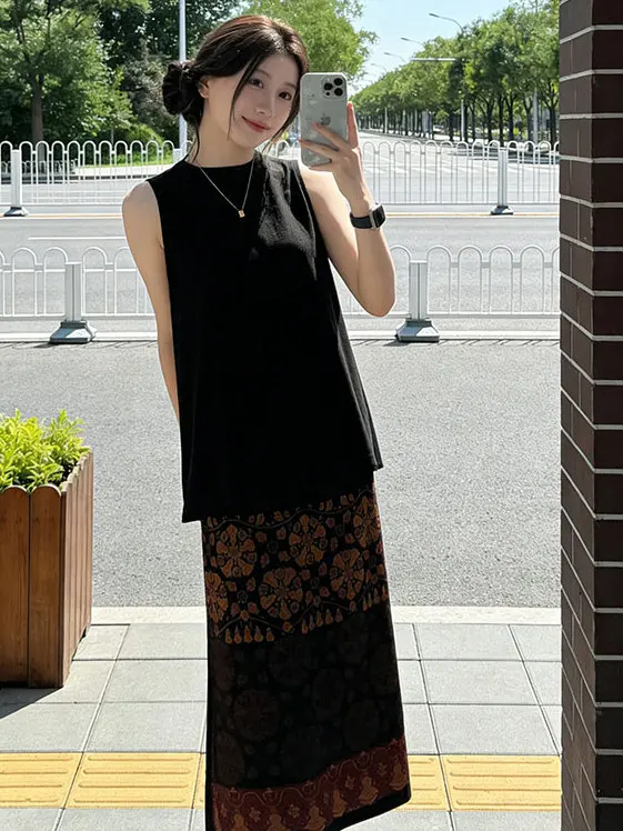 

Fashionable Sleeveless Vest Top And Printed Skirt Two-Piece Set for Women Casual Style Polyester Fabric Summer Wear
