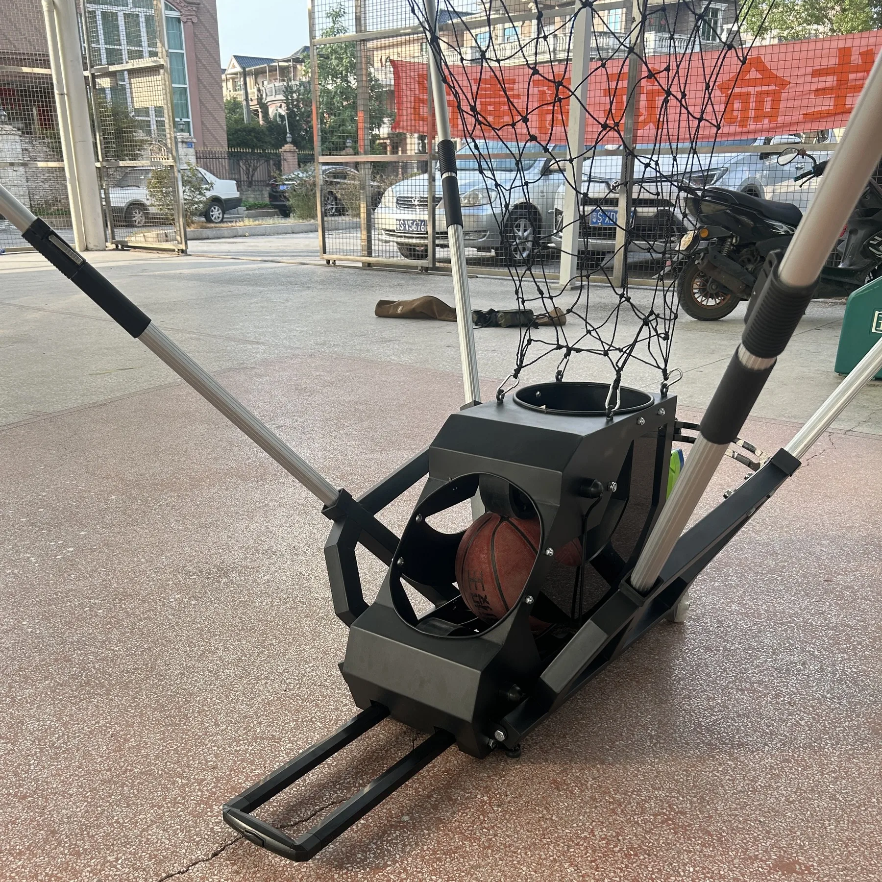 Gold Seller Small basketball automatic serve machine two or three points ball return device basketball machine car
