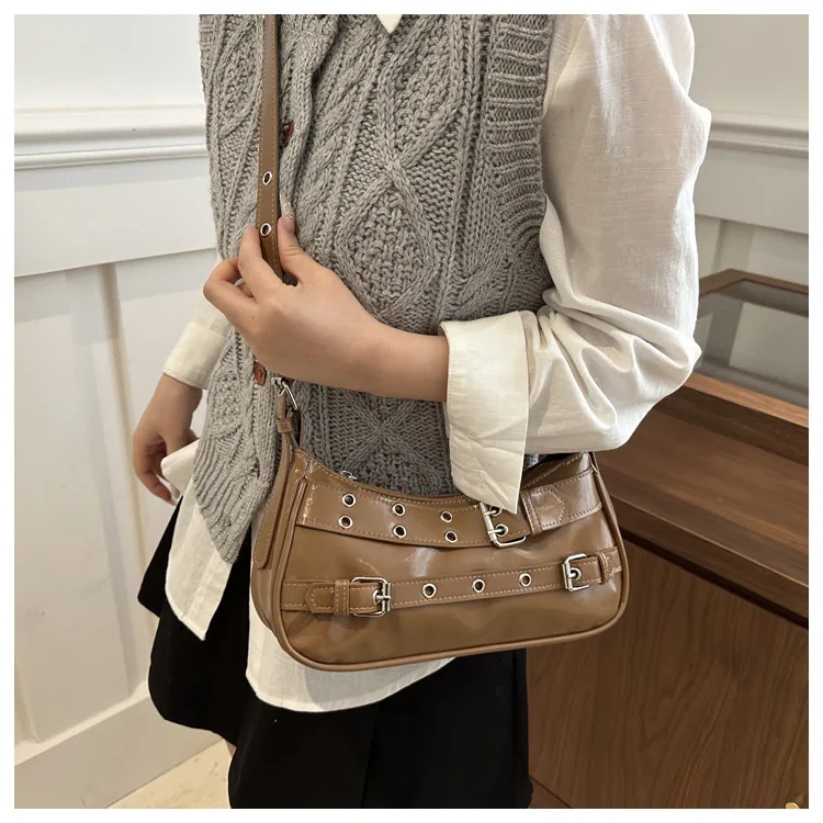 Schicke Y2K Damen-Unterarmtasche mit doppelter Gürtelschnalle, verstellbarem Riemen, trendige, punk-inspirierte Handtasche, für lässige Schultertasche. – Detail 21