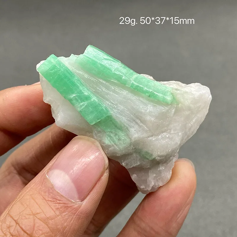 100% Natural green emerald mineral gem-grade crystal specimens stones and crystals quartz crystals