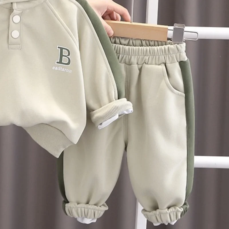 Felpa + pantaloni con lettera di alta qualità per ragazzi Set da 2 pezzi 2025 Felpa per bambini primaverili e autunnali Regalo di compleanno Regalo di Natale