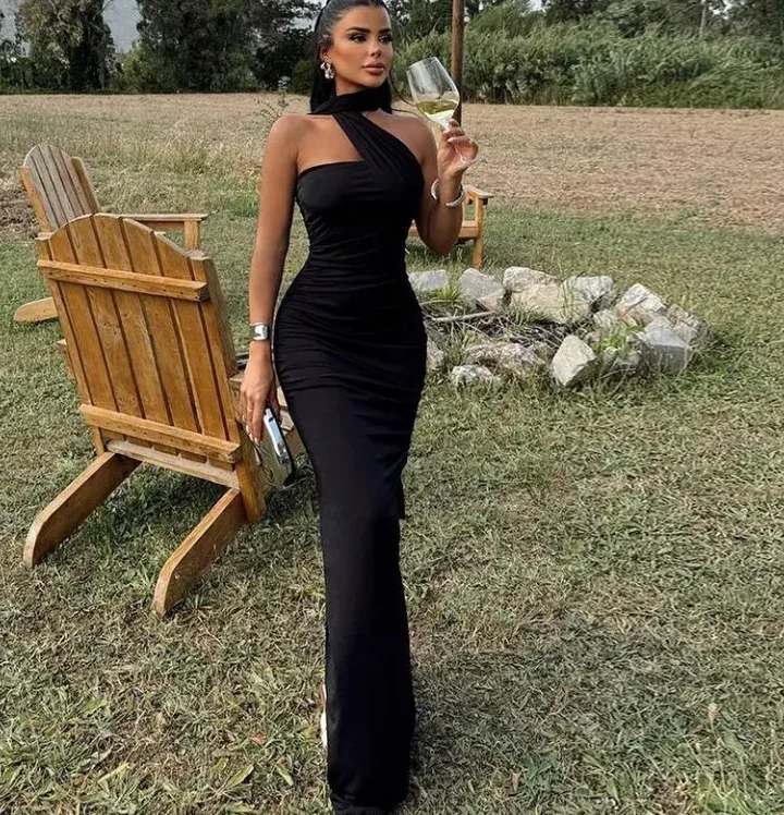 

Backless flowing light slit long skirt