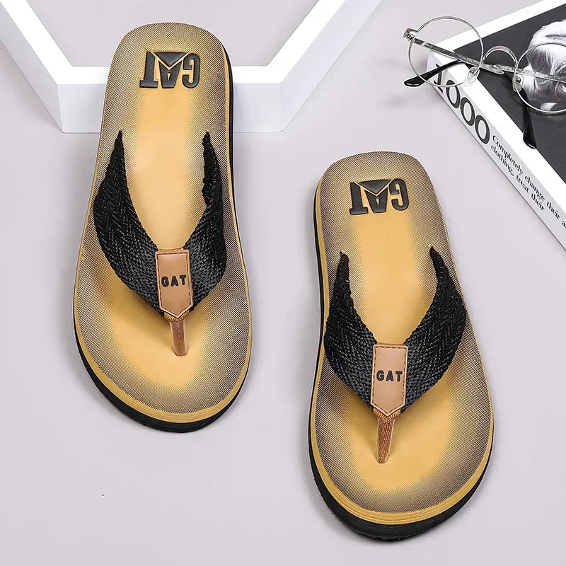 Flip-flops summer men\'s outdoor casual beach shoes breathable lightweight soft-soled slippers non-slip wear-resistant sandals