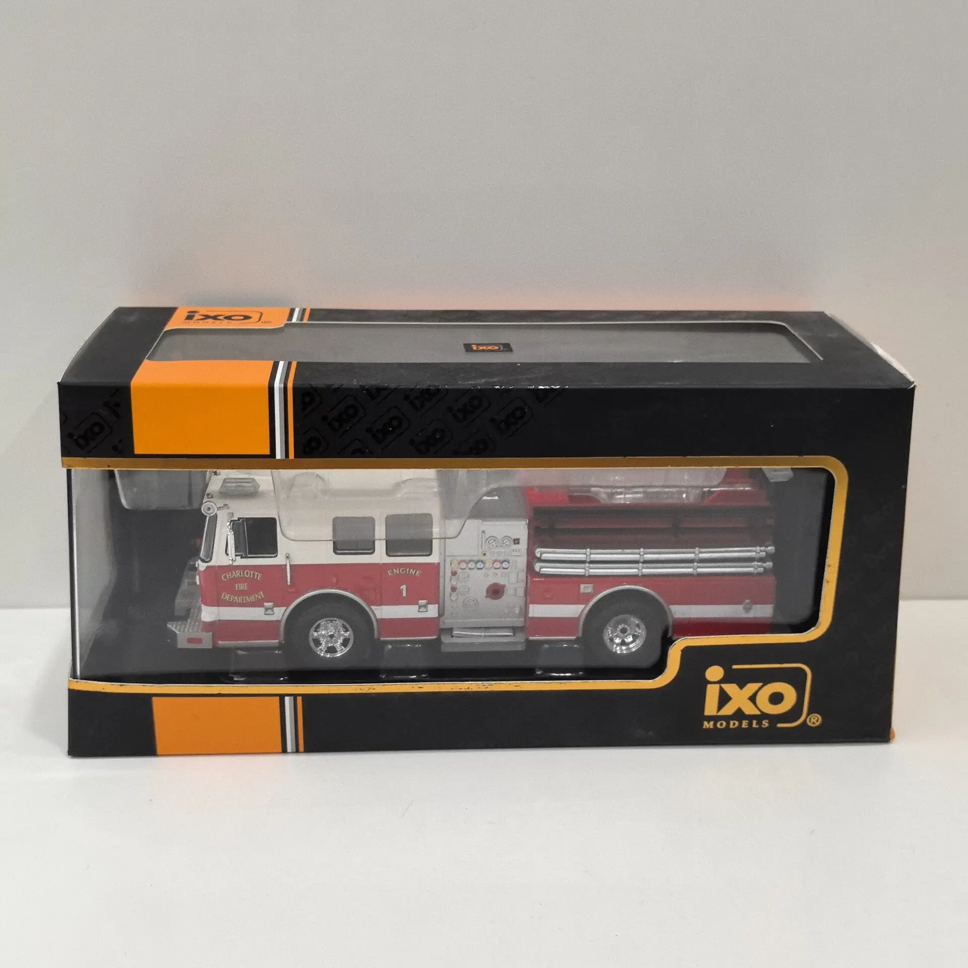 

Paint Surface Defects Diecast IXO 1/43 Scale Seagrave Marauder II FIRE Bridge Water Pump Car W6 Alloy Car Model