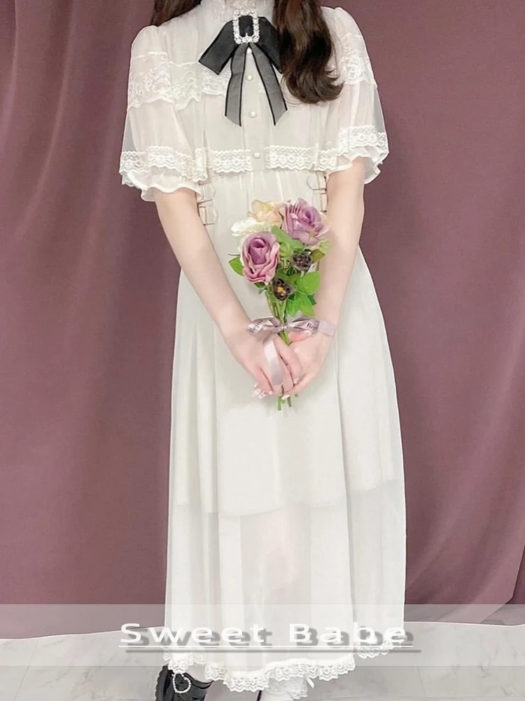 เดรสลูกไม้สไตล์โลลิต้า ความยาวปานกลาง แขนสั้น ประดับโบว์และเข็มกลัด ดีไซน์หวานหรู จับจีบแบบสโมค ความยาวครึ่งตัว เหมาะสำหรับฤดูร้อน