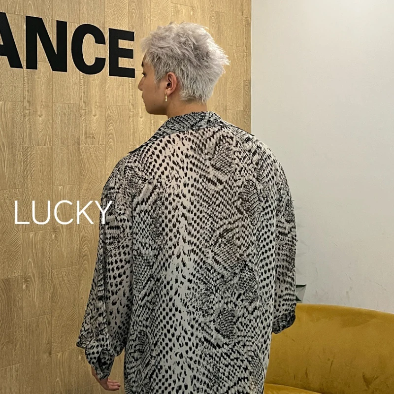 2025 nouveaux hauts de danse latine pour hommes à manches longues motif serpent en vrac chemises Chacha Rumba Tango adulte mâle Costumes latins DQS20635