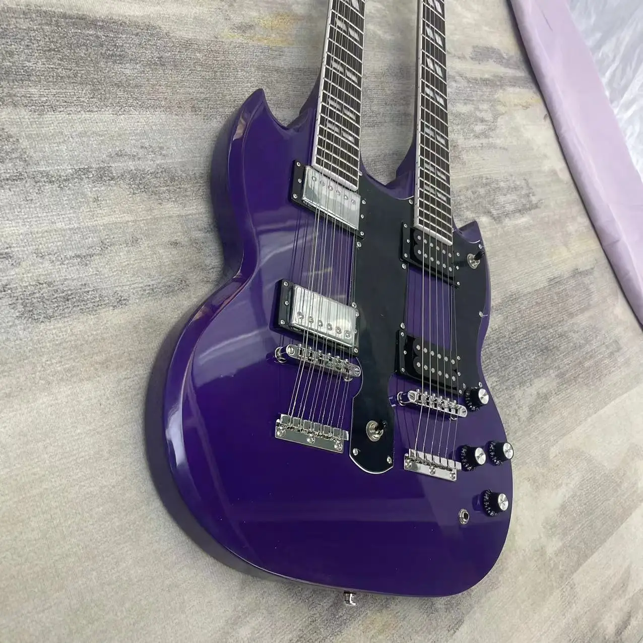 In stock, 12+6 chord double path electric guitar, purple body, with real shipping pictures. Order and ship immediately