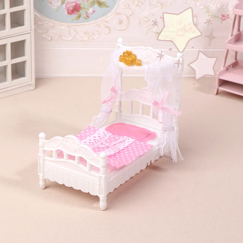 Set letto a baldacchino principessa in miniatura per casa delle bambole in scala 1/12 con lenzuolo e zanzariera Mobili per camera da letto Decorazioni per la casa delle bambole