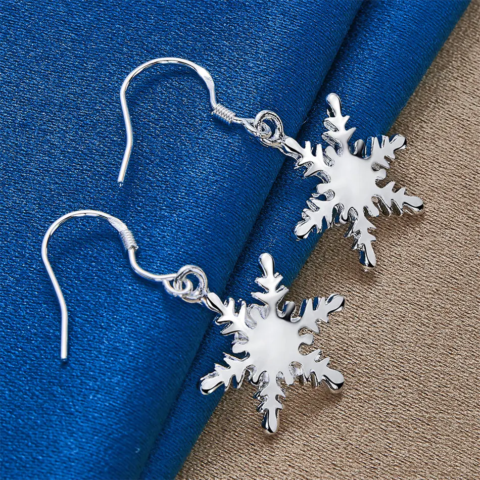 زوج واحد من الأقراط المعلقة الرائعة من الفضة الإسترليني عيار 925 على شكل ندفة الثلج لإكسسوارات الزفاف والمجوهرات النسائية