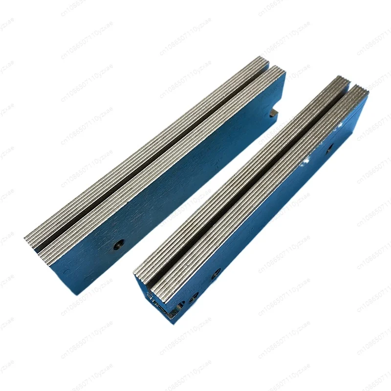 

Vertical automatic packaging machine accessories mold, straight reticulated horizontal sealing heating block sealing