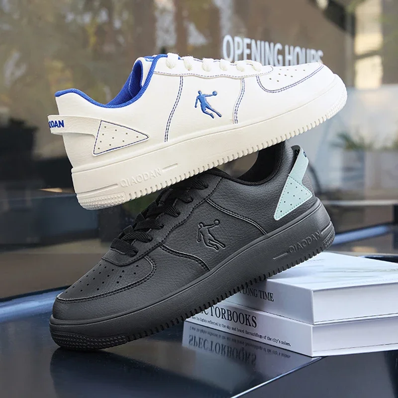 

QIAODAN Skateboarding Shoes for Men 2025 Fresh Colorway Waterproof Lightweight Encapsulated Soft Breathable Sneakers XM2590550F