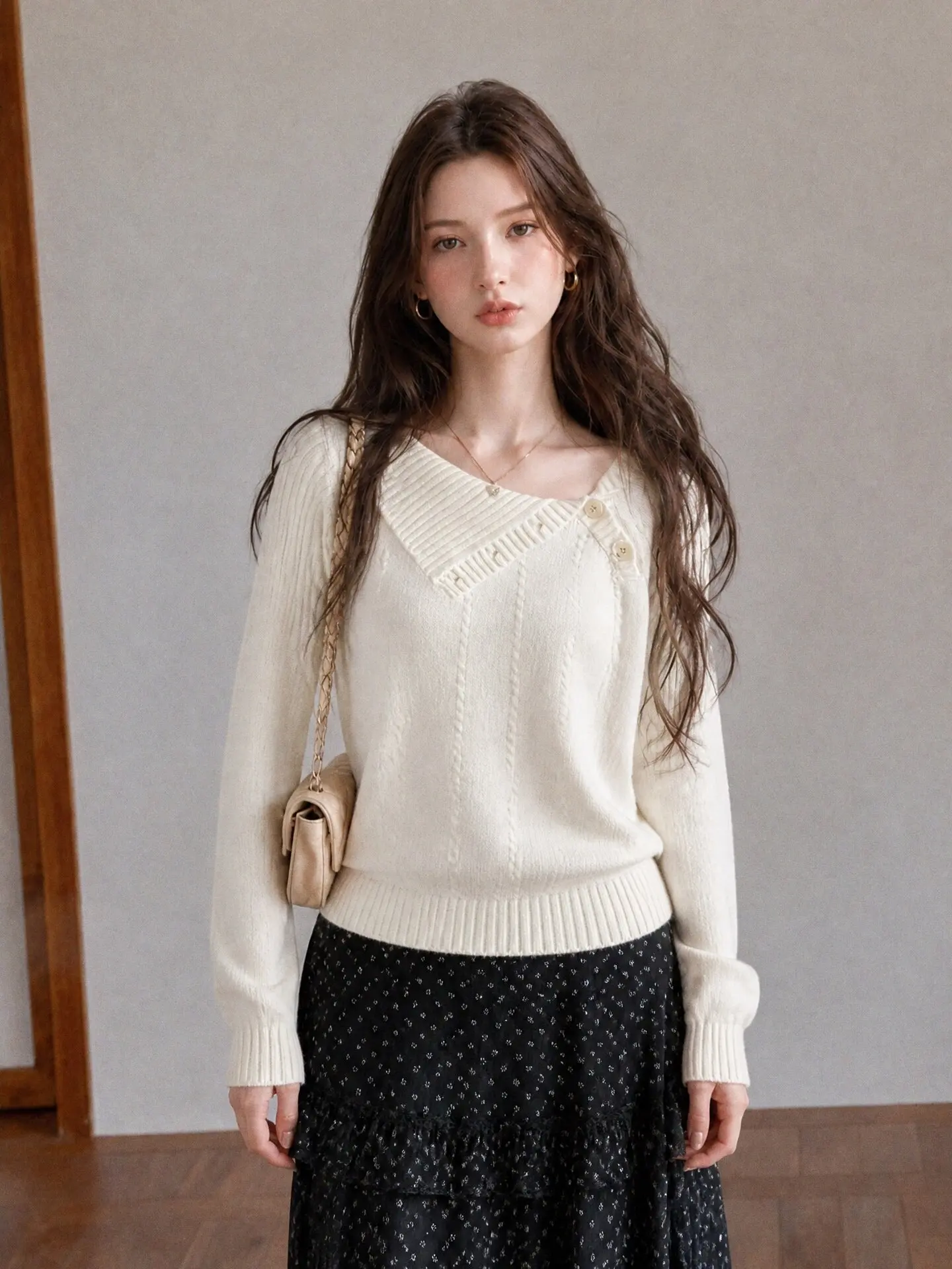 Milky white loose pullover lapel cashmere sweater with bright and relaxed feeling.