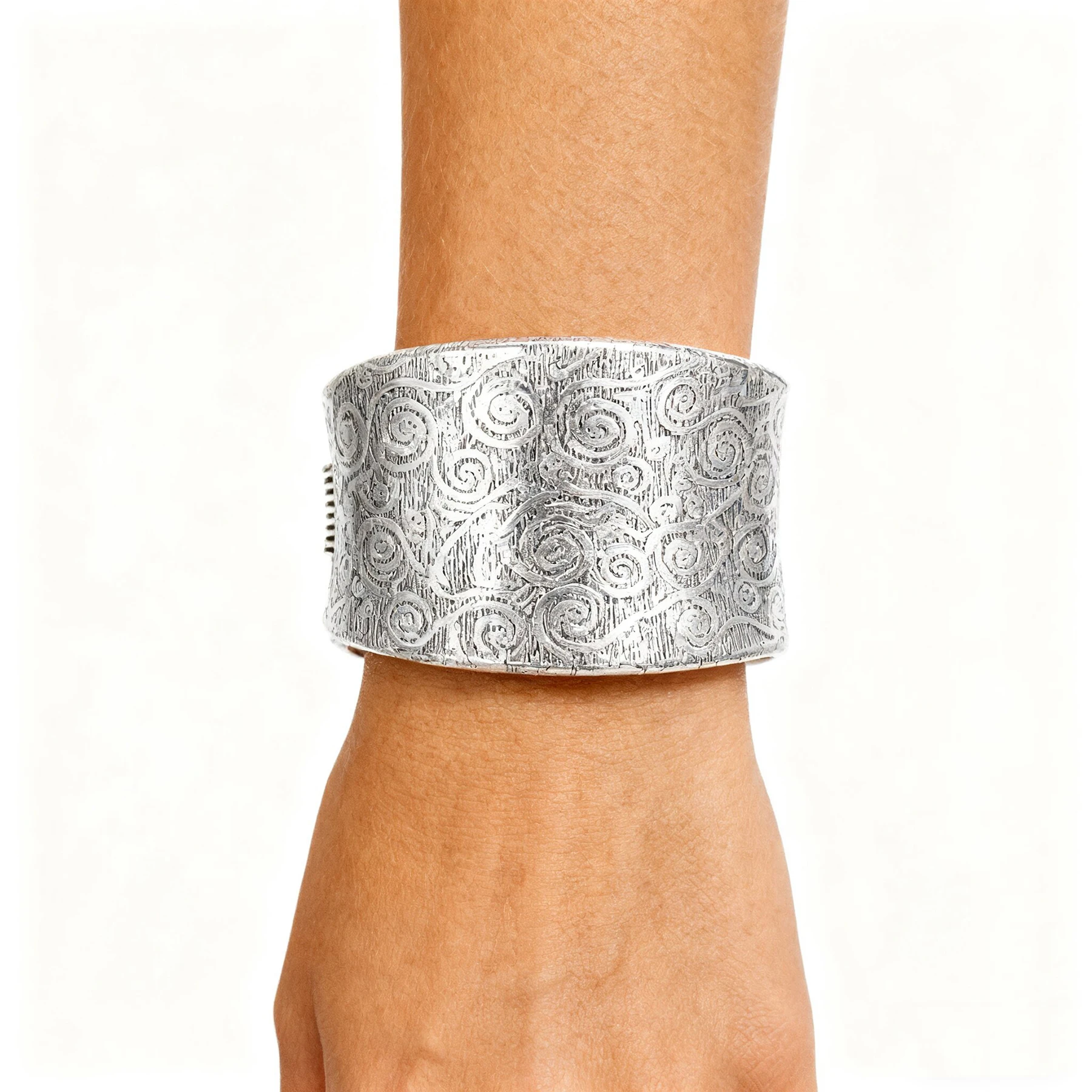 خمر فضي اللون دوامة منحوتة نمط زهرة سوار واسع للنساء التقليدية الهندية نيبال التبتية العرقية الإسورة المجوهرات