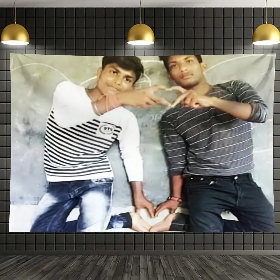Funny Friendship Pose Wall Tapestry - Best Friends Hand Heart Gesture, Casual Room Decor, Multiple Sizes