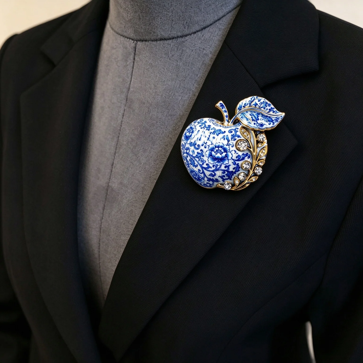 ssh&Pule Vintage Apple Brooch Blue White Porcelain Enamel Rhinestones Crystal Fruit Lapel Pins for Women Coat Suit Jewelry Gifts